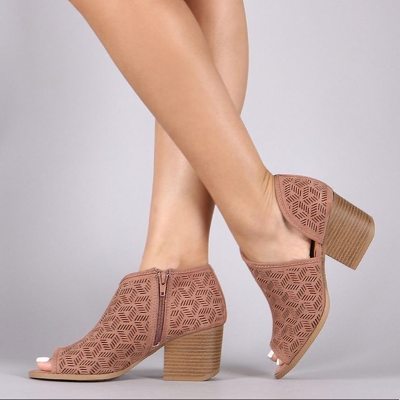 🌸HP🌸Open Toe Side Cut-Out Booties - Picture 2 of 8